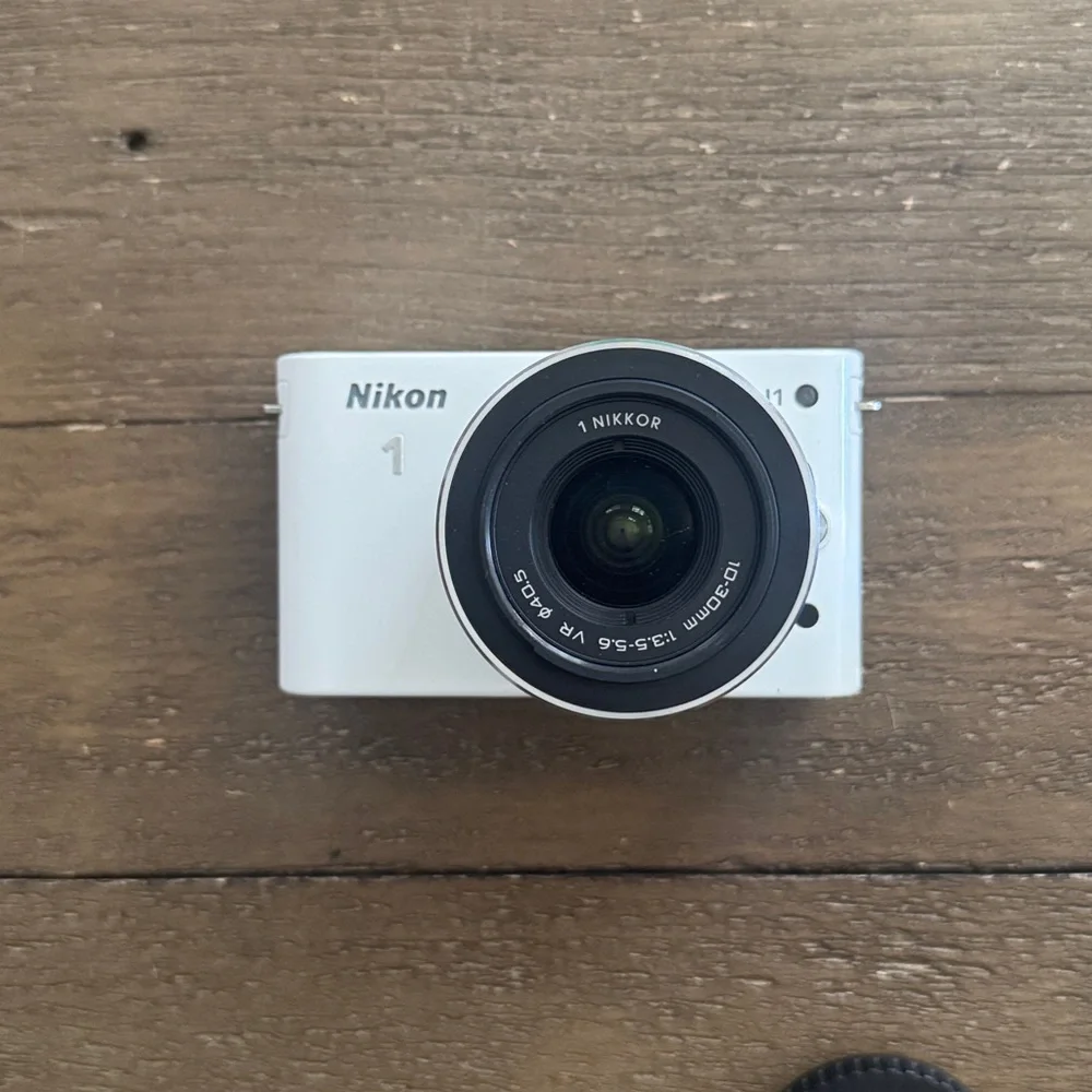 Digital Camera Bundle - Nikon J1